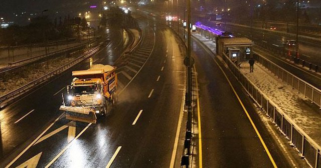 İstanbul&#039;da beklenen kar yağışı başladı, işte en son gelişmeler