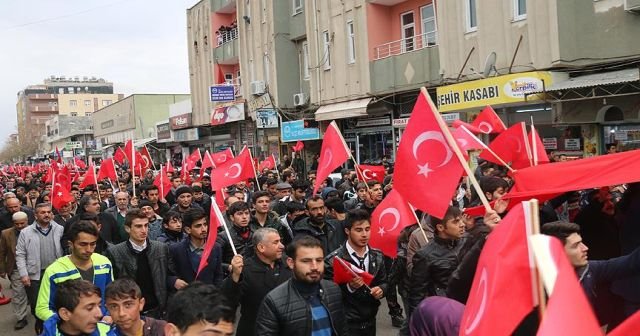 Kahta&#039;da binlerce kişi terör saldırılarını protesto etti