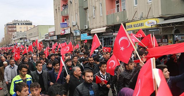 Kahta&#039;da binlerce kişi terör saldırılarını protesto etti