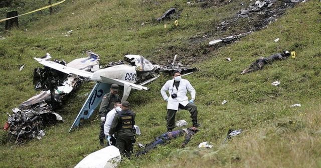 Kolombiya&#039;da kargo uçağı düştü: 5 ölü