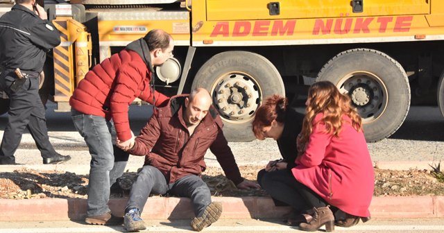 Konya&#039;da öğrenci servisi ile kamyon çarpıştı, 1 ölü, 13 yaralı