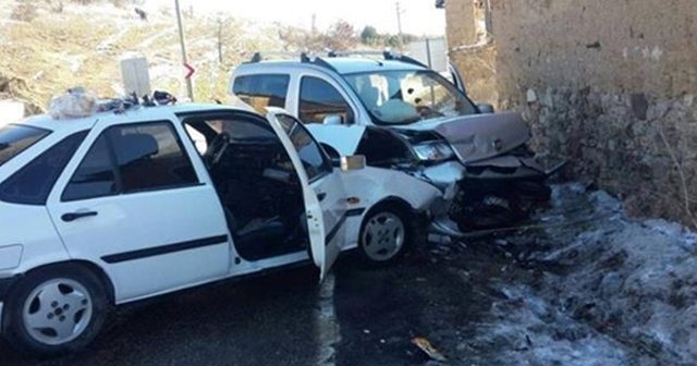 Kütahya&#039;da trafik kazası, 10 yaralı