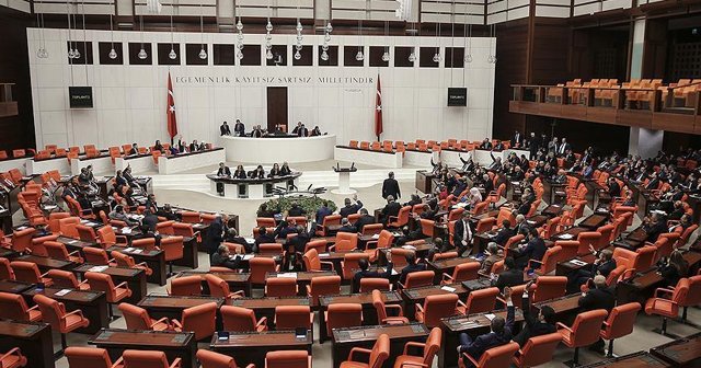 Meclis bin 376 saat mesai yaptı, 112 yasa çıkardı