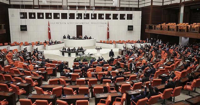 Meclisin yeni yılda ilk mesaisi anayasa değişiklik teklifi olacak