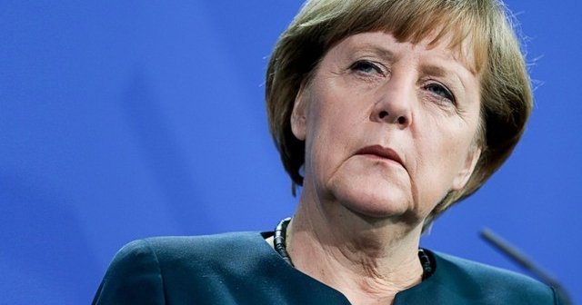 Merkel burkaya savaş açtı