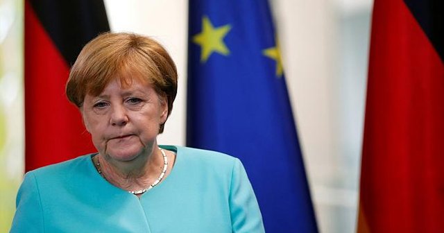 Merkel&#039;den Türkiye&#039;nin sığınmacı politikasına övgü