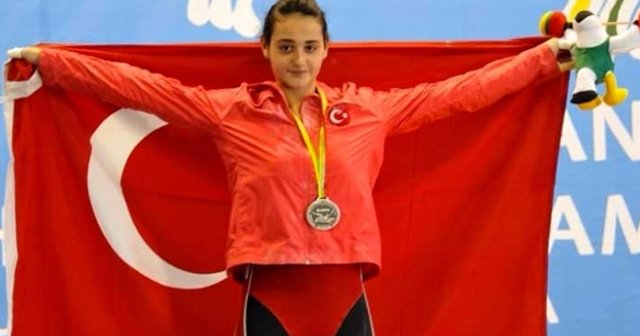 Milli halterci Yasemin Keskin&#039;den 3 bronz madalya