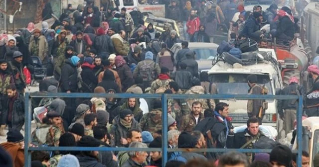 Otobüsler Halep'e girmeye başladı