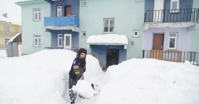 Ovacık&#039;ta kar kalınlığı 2 metreye kadar ulaştı