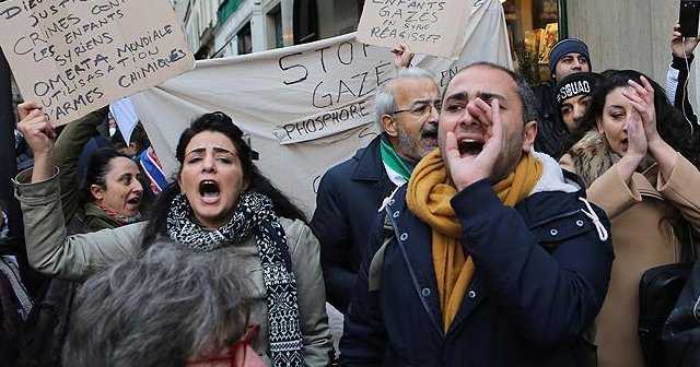 Paris&#039;te halk sokaklara indi, Halep için dev protesto