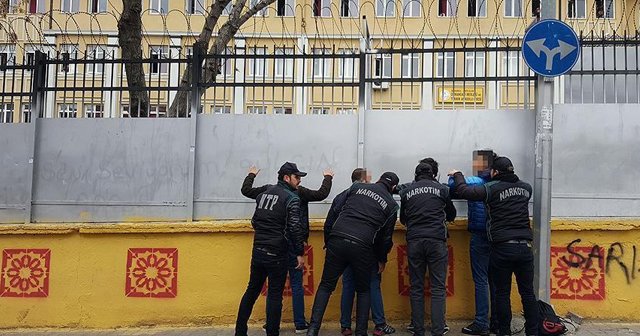 Polis okul önlerinde &#039;kuş uçurtmadı&#039;