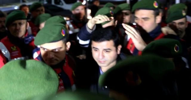 Selahattin Demirtaş gece yarısı hastaneye kaldırıldı