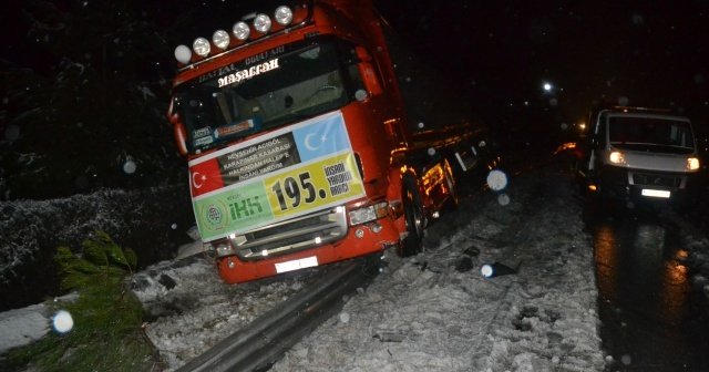 Tem Otoyolu’nda zincirleme trafik kazası: 10 yaralı