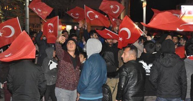 Teröre karşı halk sokaklara indi