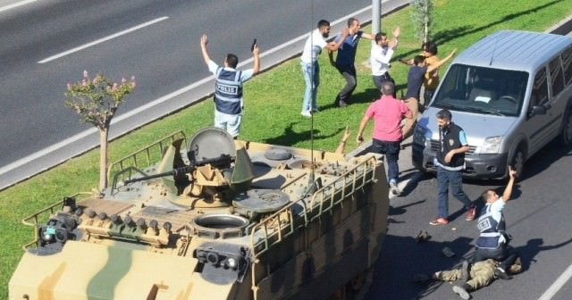 15 Temmuz&#039;da kan donduran talimat: İçeriye girene sıkın