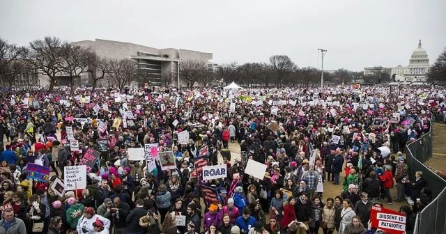 ABD'de kadınlar Trump'ı protesto için yürüdü