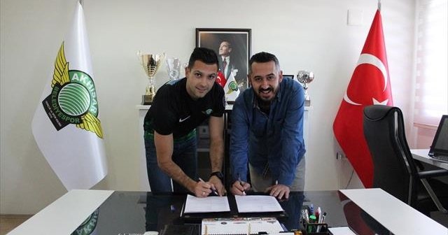 Akhisar Belediyespor aradığı stoperi Çin’de buldu