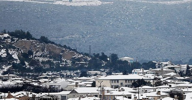 Alaçatı&#039;ya kar yağdı