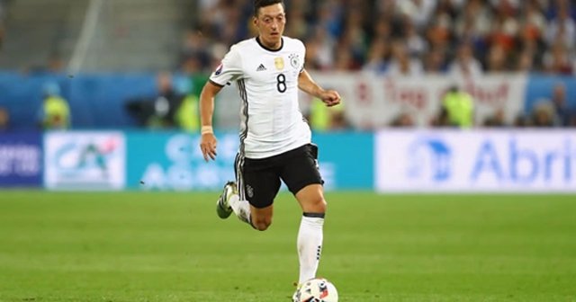 Almanya&#039;nın en iyisi son 6 yılda beşinci kez Mesut Özil