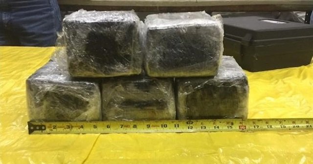 Amerikan Havayolları uçağının burnunda 14 kilo kokain yakalandı