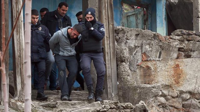 Ankara&#039;da polise ateş açıldı