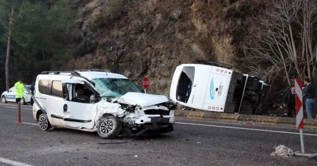 Antalya'da trafik kazası: 16 yaralı