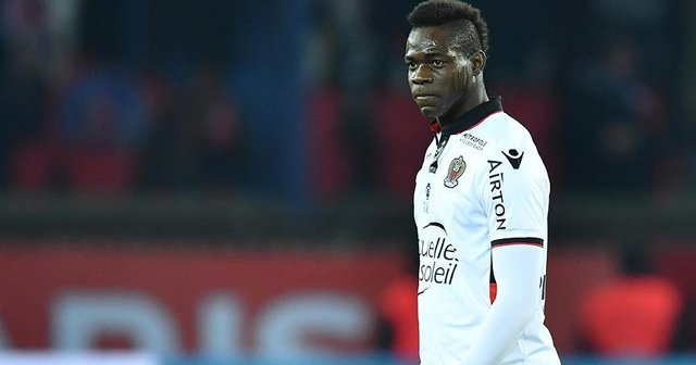 Balotelli&#039;den taraftarların ırkçı hareketlerine tepki