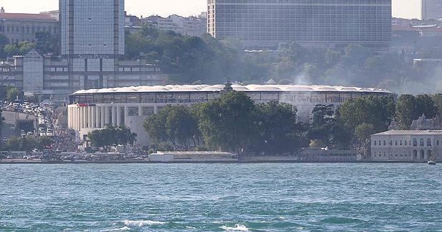 Beşiktaş Vodafone Arena&#039;nın çatısına onay