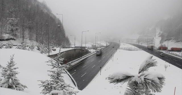 Bolu Dağı’nda kar yağışı etkisini artırdı