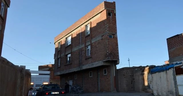 Bu binayı görenler bir daha dönüp bakıyor