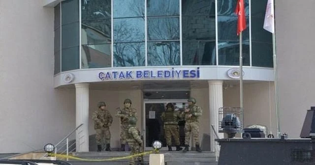 Çatak Belediye Başkanı Bartu gözaltına alındı