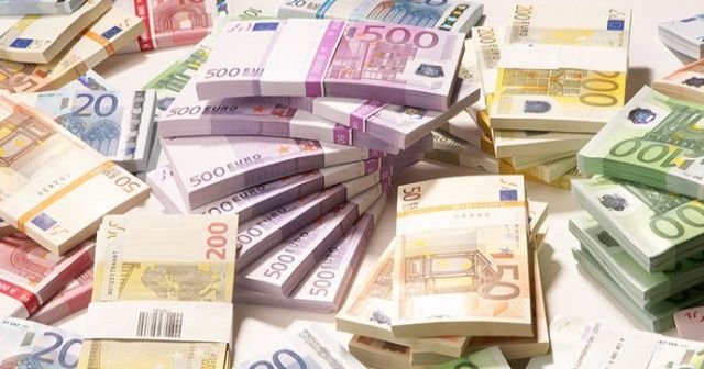 Euro durdurulamıyor 4 lirayı aştı