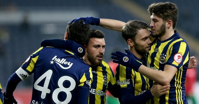 Fenerbahçe galibiyetle turladı