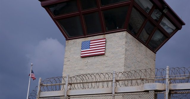 Guantanamo&#039;daki 10 tutuklu Umman&#039;a gönderildi
