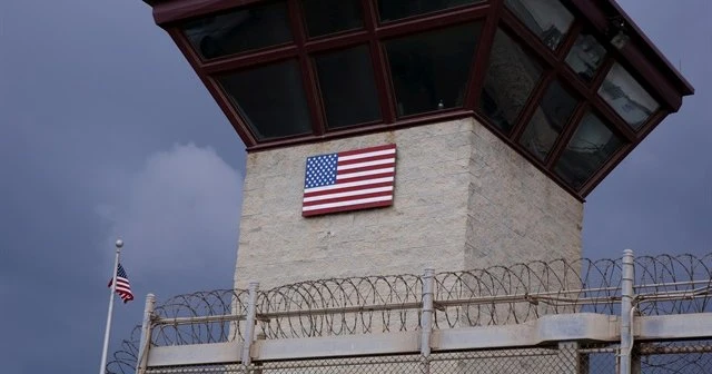Guantanamo'daki 10 tutuklu Umman'a gönderildi
