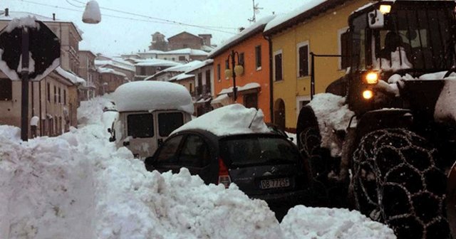 İtalya&#039;da çığ faciası: 30 kişi hayatını kaybetti