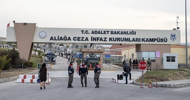 İzmir&#039;de FETÖ&#039;nün darbe girişimi davasında ilk oturum tamamlandı