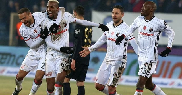 Beşiktaş, Osmanlıspor'u 2 golle geçti