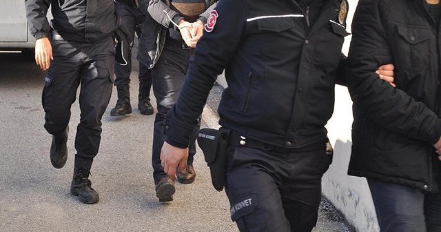 Kilis ve Gaziantep&#039;te &#039;ByLock&#039; kullanan 9 asker ve 8 polis tutuklandı