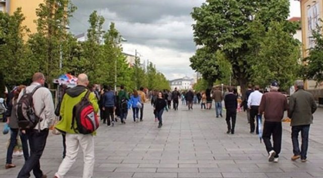 Kosova&#039;da vatandaşlıktan çıkmak için rekor başvuru