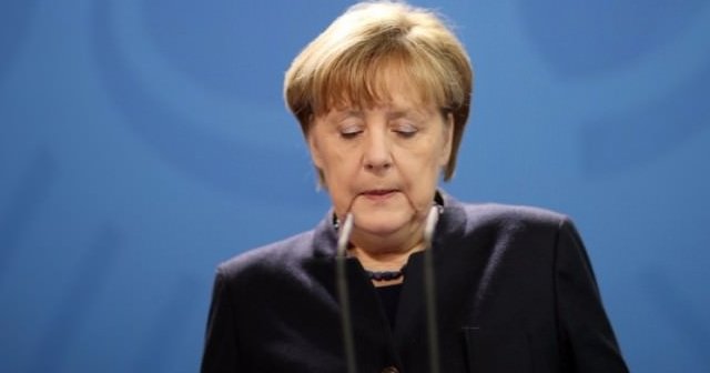 Merkel, Belçika&#039;da protesto edildi