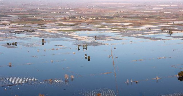 Mersin&#039;i sel götürdü, kayıp 2 kişi aranıyor