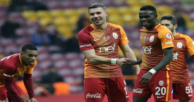 Podolski resmen açıklandı! İşte alacağı ücret...