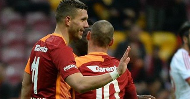 Poldi şov yaptı, Cimbom turladı