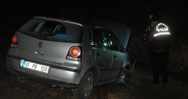 Polisin aracını çalan hırsızlar kaza yapınca yakalandı