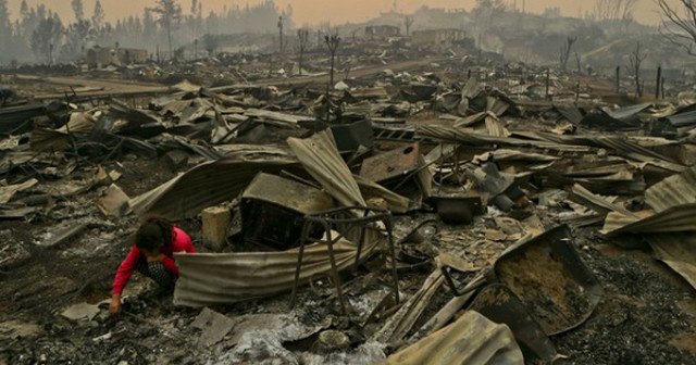 Şili&#039;de devam eden yangınlar, bir şehri küle çevirdi