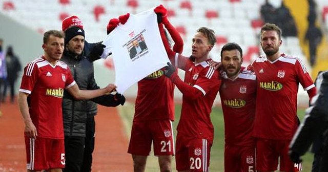 Sivasspor evinde rahat kazandı