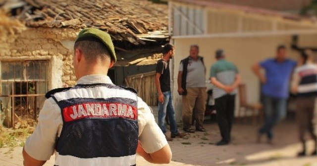 Sosyal medyadan PKK’yı övünce jandarma yurdu bastı