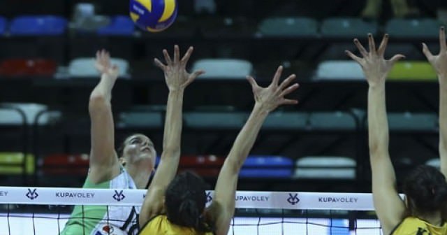 Vakıfbank ilk finalist oldu