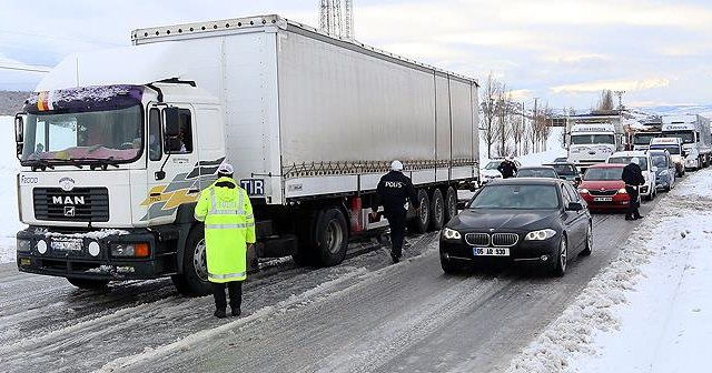 Vali&#039;den çok kritik açıklama geldi, TIR geçişleri iptal